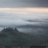 Alba nebbiosa a Podere Belvedere