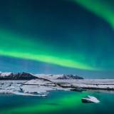 Aurora borele nella laguna di Jokulsarlon