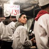 Piazza Djemaa el-Fna alla sera si trasforma in un ristorante a cielo aperto.