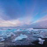 Iceberg sulla spiaggia di Jokulsarlon al tramonto