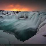 L'alba degli dei, cascata di Godafoss.