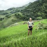 Vietnam - Agricoltore nelle risaie a terrazze di Sapa.