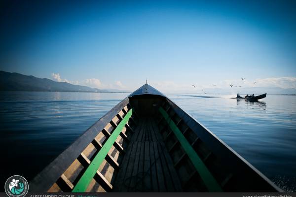 Navigando nel lago inle