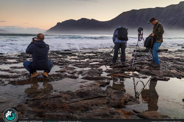 Scatti in spiaggia all'alba