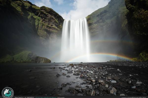 cascata di skogafoss in islanda