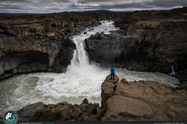 Aldeyjarfoss, la cascata contornata di basalto nel nord dell'Islanda.