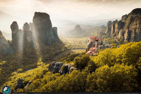 Meteora: autunno tra i monasteri sospesi