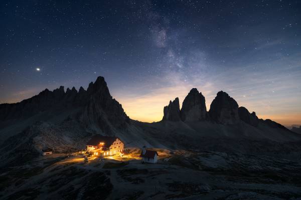 Dolomiti: Tre cime di Lavaredo e Cinque Torri.