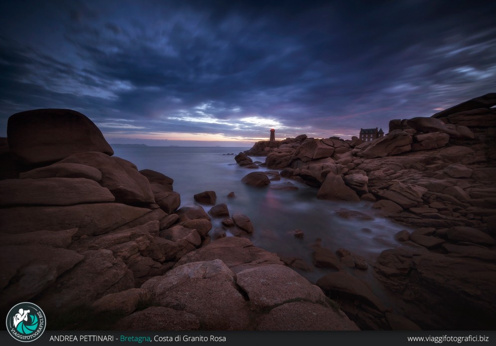 Alba alla costa di granito rosa