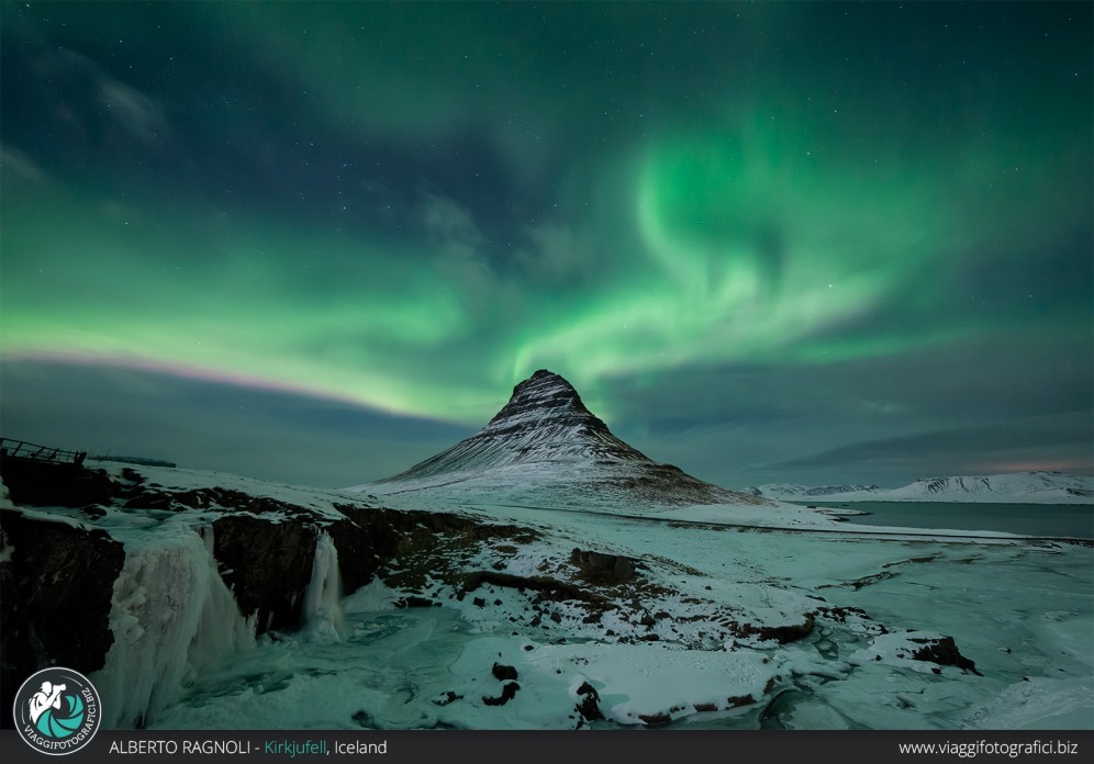 Aurora Boreale Kirkjufell inverno.