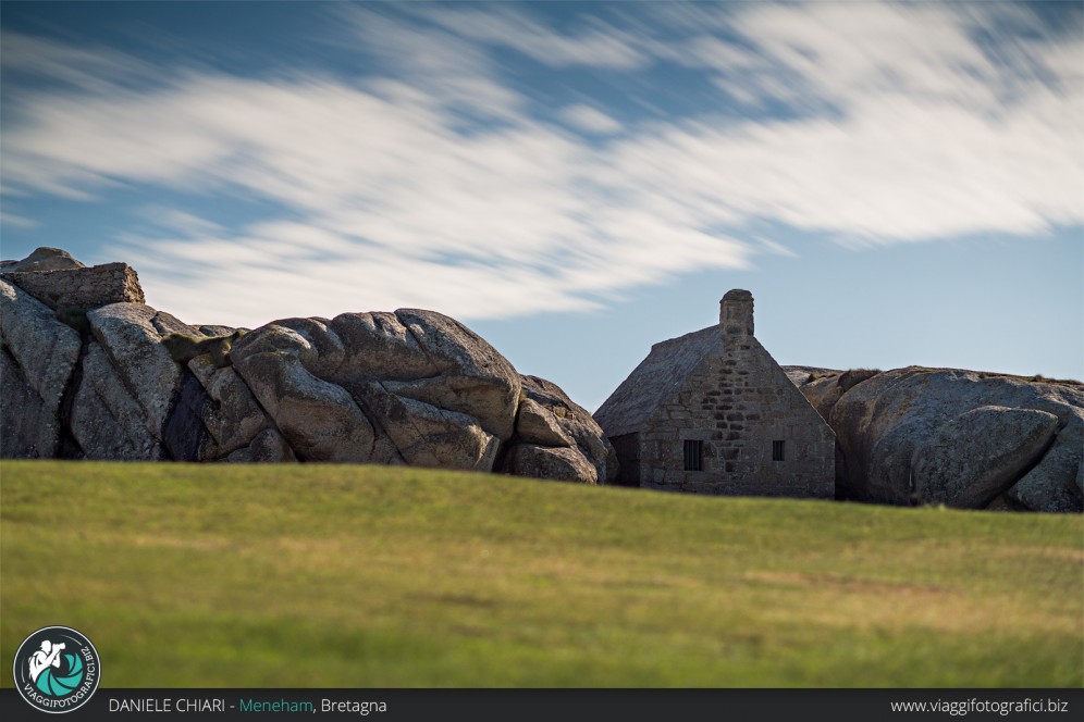 La casa tra le rocce, Meneham, Bretagna.