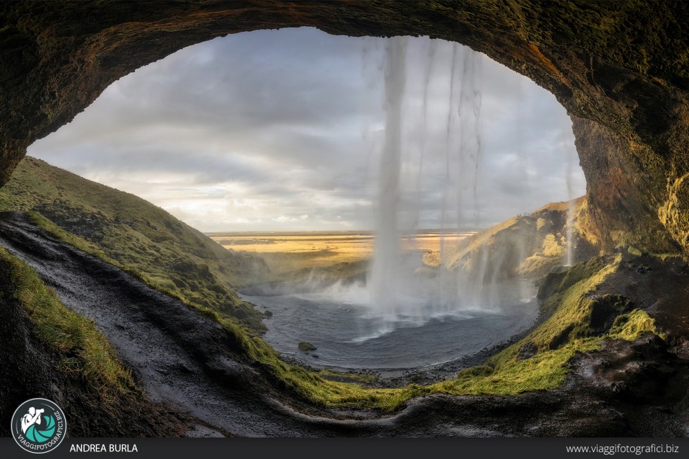 Dietro Seljalandsfoss