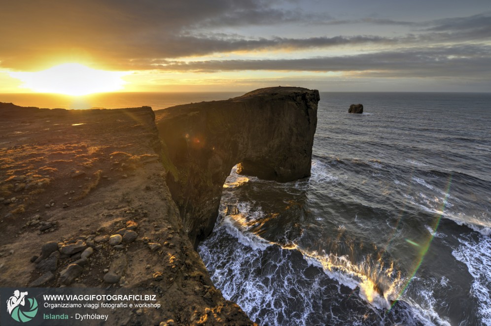 Arco di Dyrholaey al tramonto.