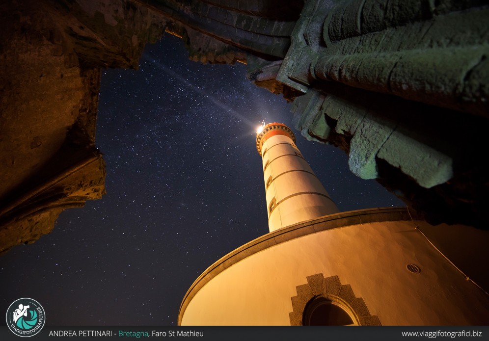 Faro di Saint Mathieu la notte