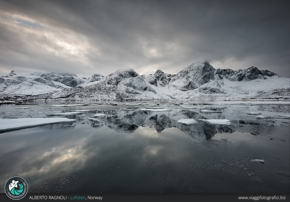 Fiordi innevati alle lofoten