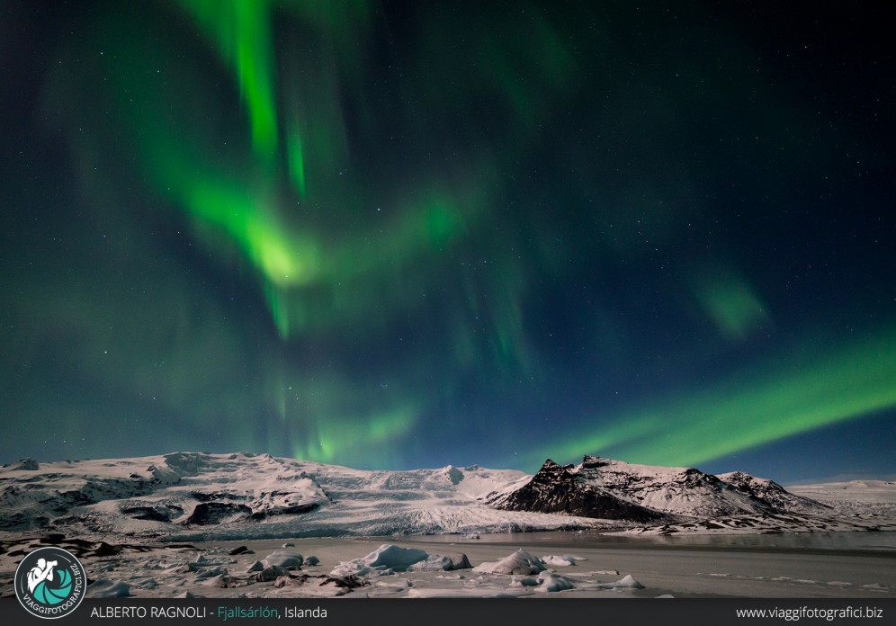 Fotografare l'aurora boreale con la luna piena.