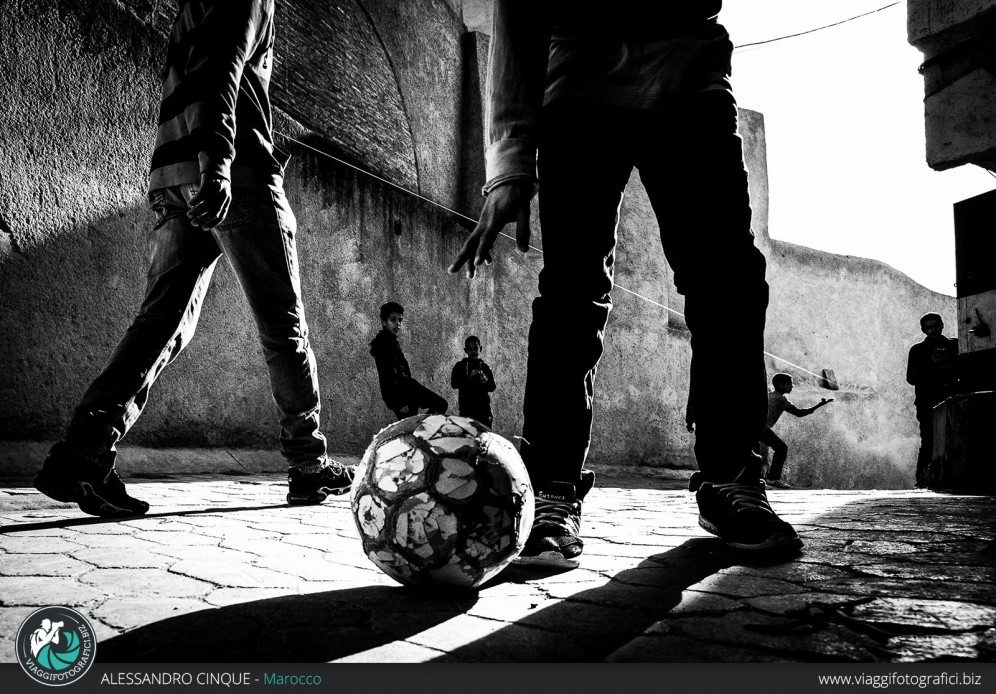 Giochi in strada a Essaouira, Marocco