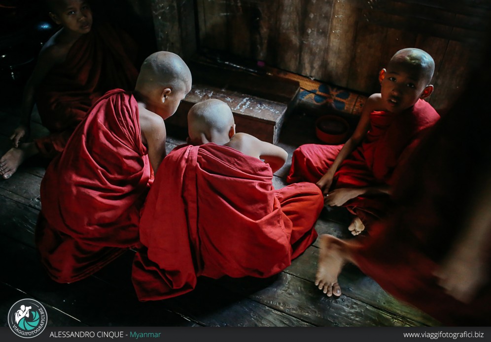 Birmania: giovani monaci