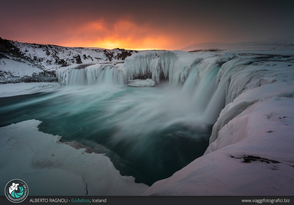 L'alba degli dei, cascata di Godafoss.