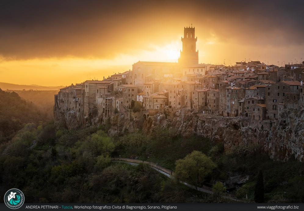 Lampo di luce a Pitigliano