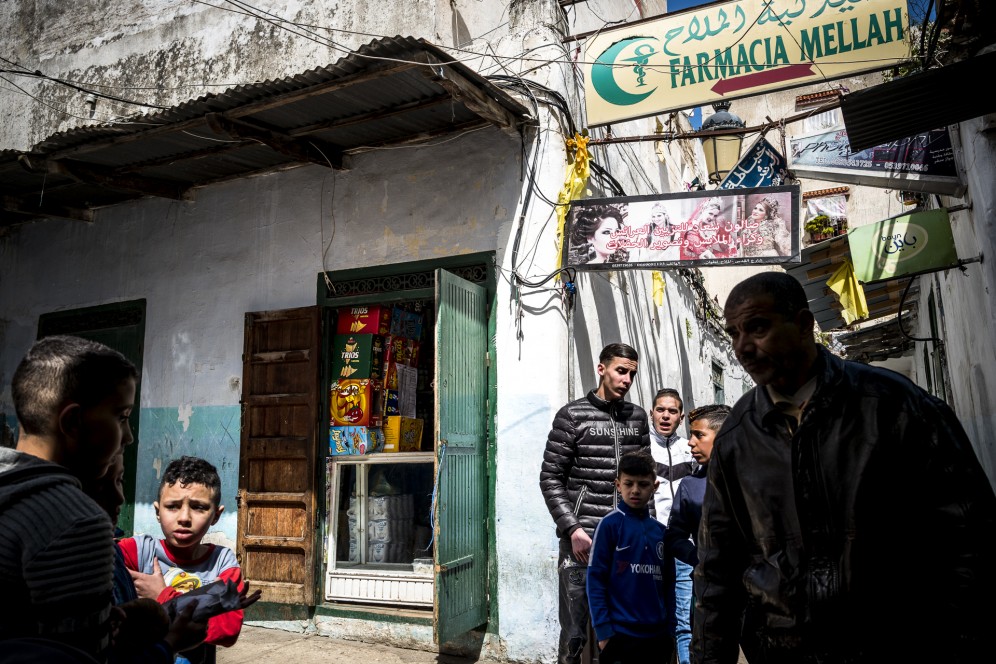 Scene di vita nei vicoli della Mellah a Tetouan.