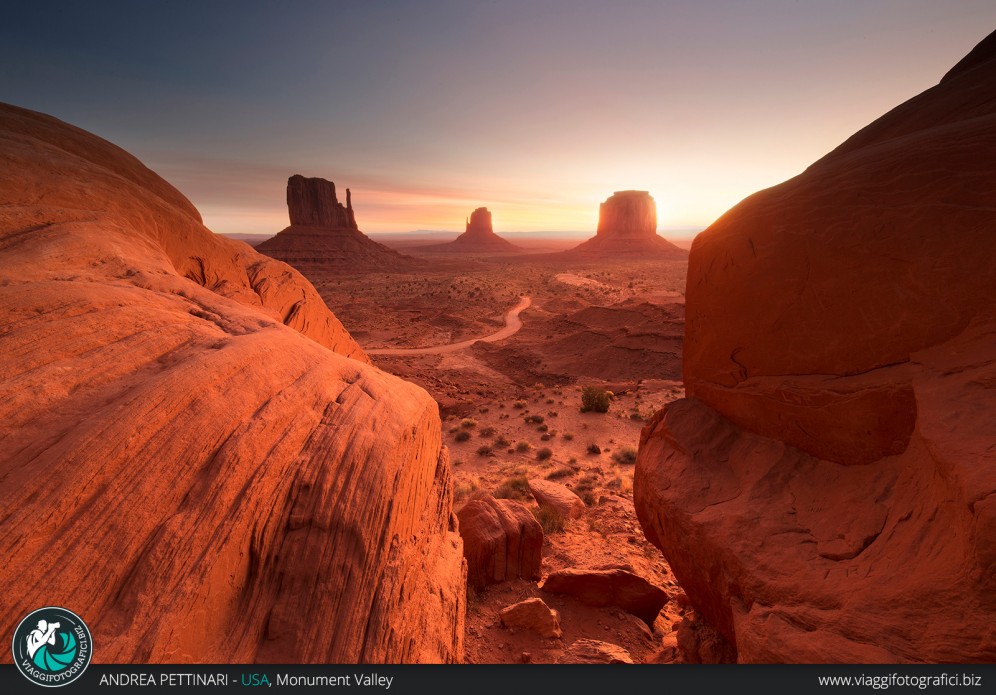 Monument Valley all'alba.