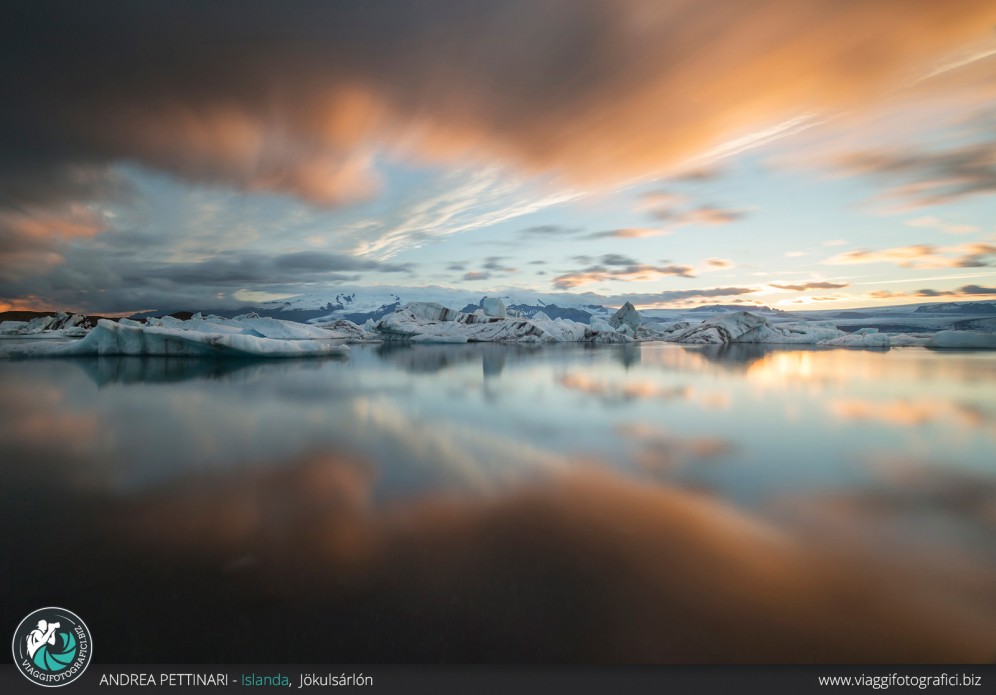 Tramonto alla laguna glaciale di Jokulsarlon.