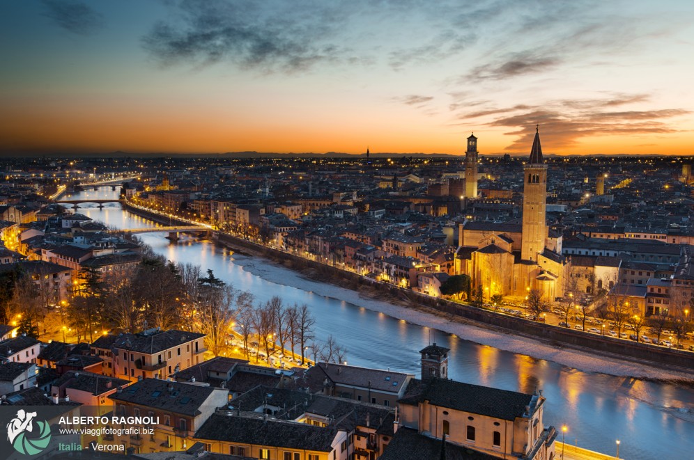 Vista di Verona al tramonto da Castel San Pietro